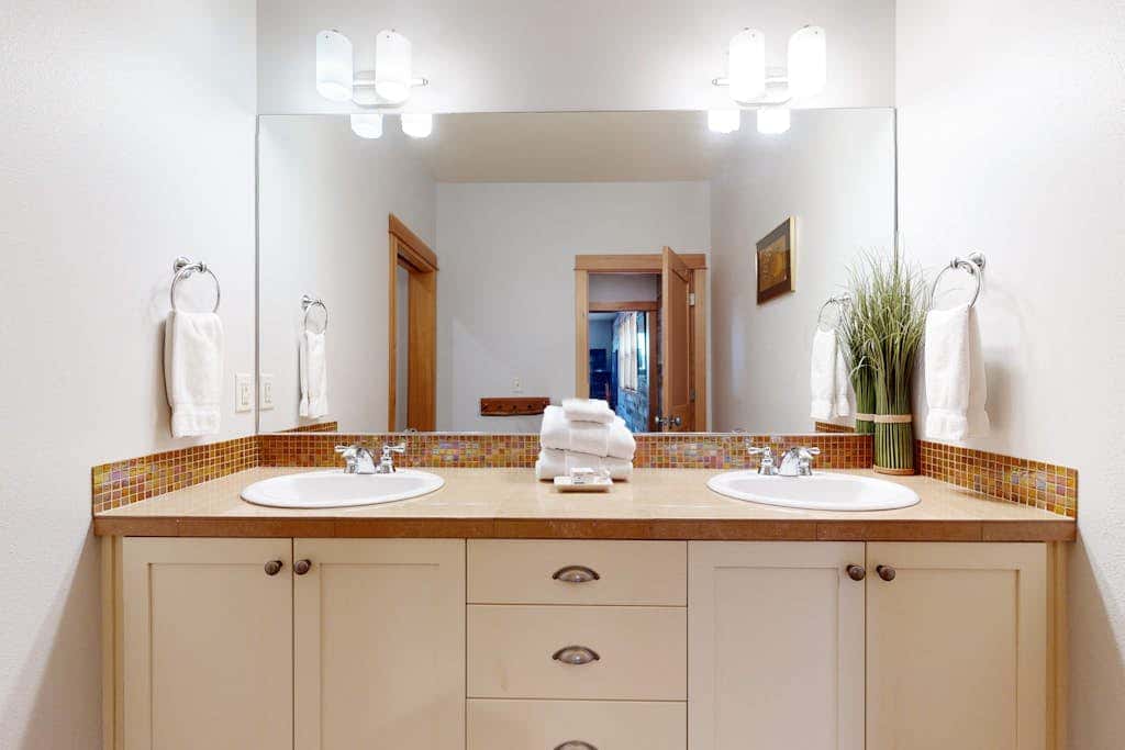 44 Freemont Crossing - Rustic-Chic Retreat with Deck, Hot Tub & Bikes