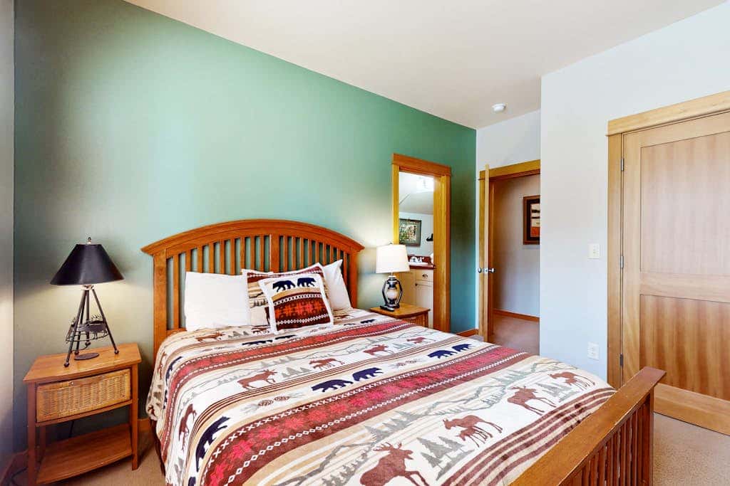 44 Freemont Crossing - Rustic-Chic Retreat with Deck, Hot Tub & Bikes