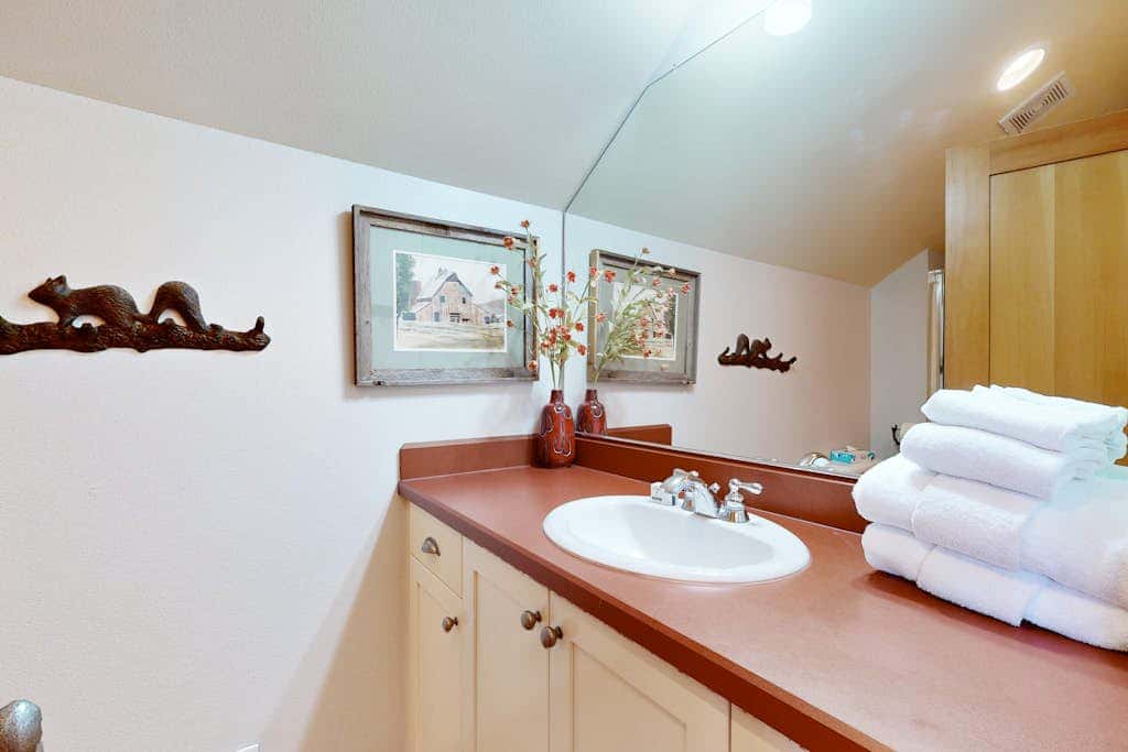 44 Freemont Crossing - Rustic-Chic Retreat with Deck, Hot Tub & Bikes