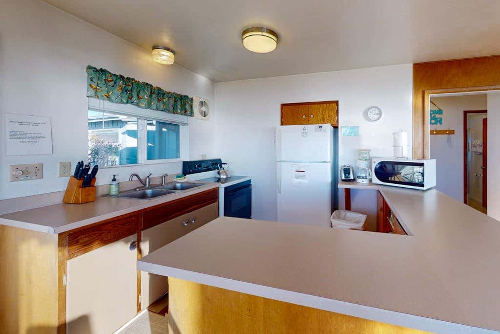Dog-friendly cottage on the bluff with unobstructed ocean views