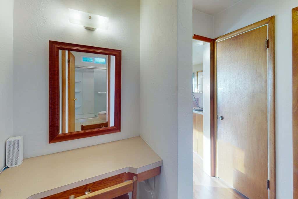 Dog-friendly cottage on the bluff with unobstructed ocean views
