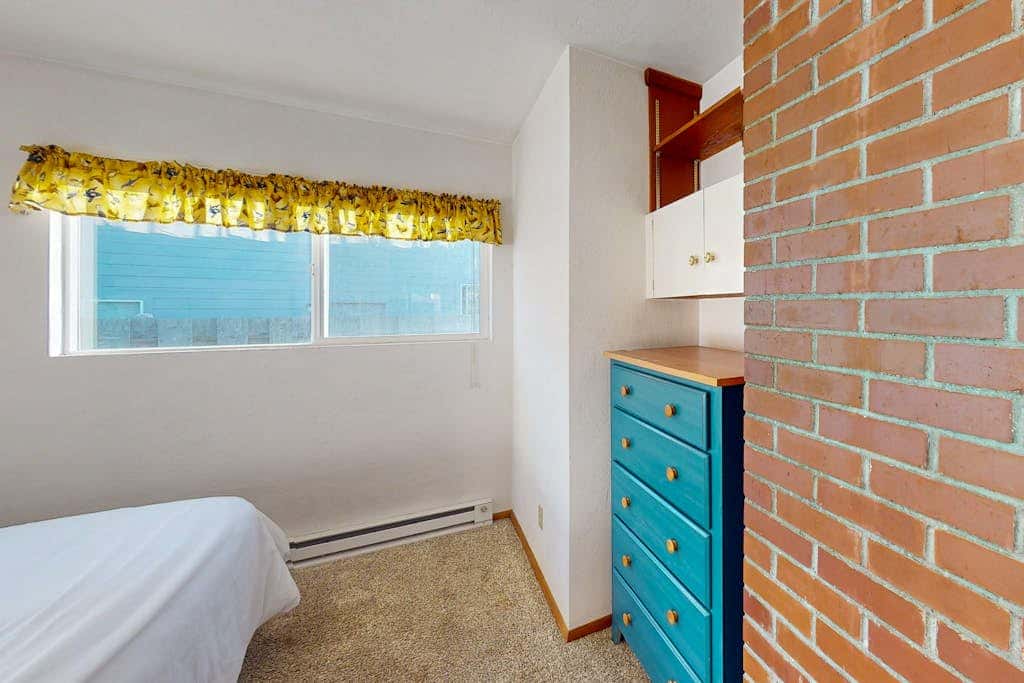 Dog-friendly cottage on the bluff with unobstructed ocean views