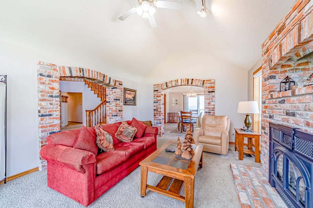 Gorgeous oceanfront estate with amazing views & hot tub - steps to quiet beach
