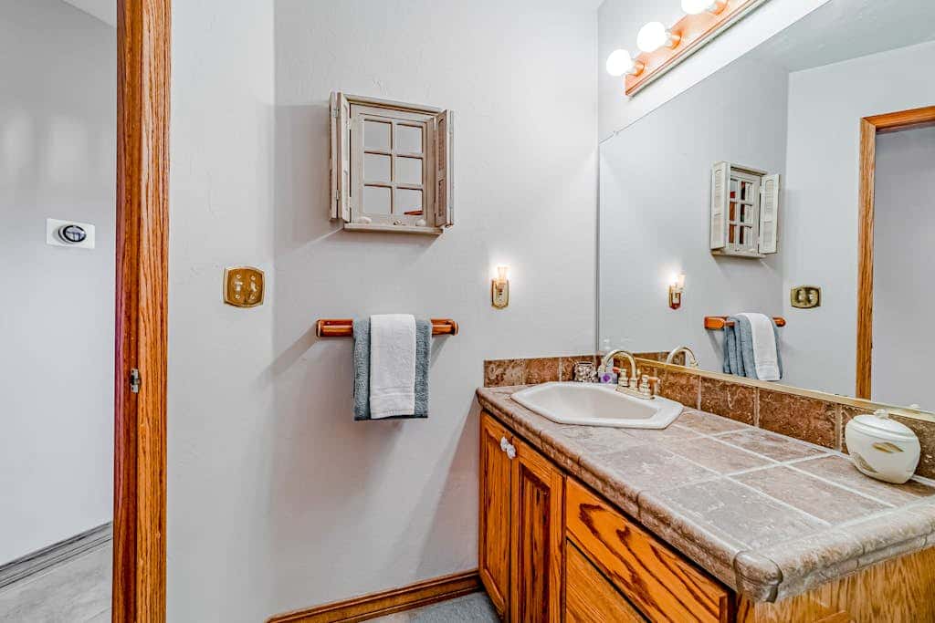 Gorgeous oceanfront estate with amazing views & hot tub - steps to quiet beach