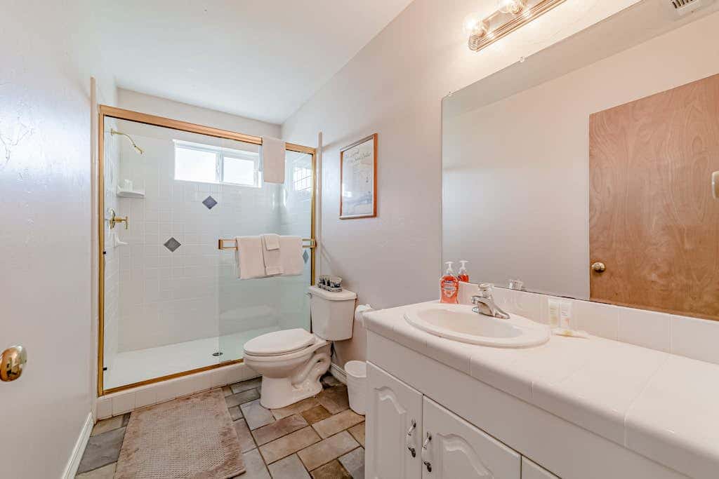 Gorgeous oceanfront estate with amazing views & hot tub - steps to quiet beach