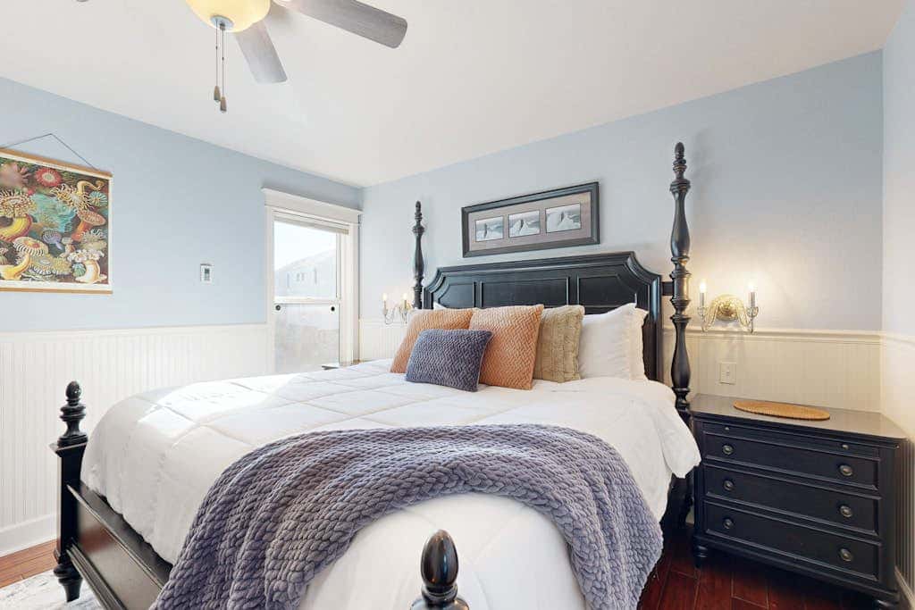 Waterfront condo with bay views & shared gym - dog-friendly