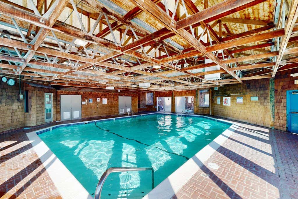 Waterfront condo with bay views & shared gym - dog-friendly