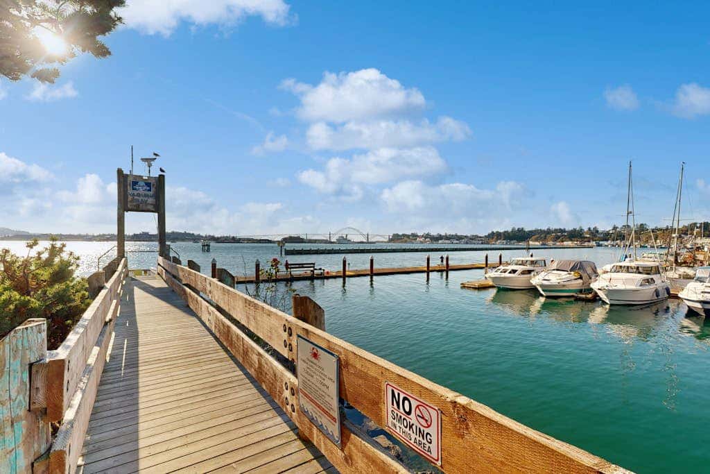 Waterfront condo with bay views & shared gym - dog-friendly
