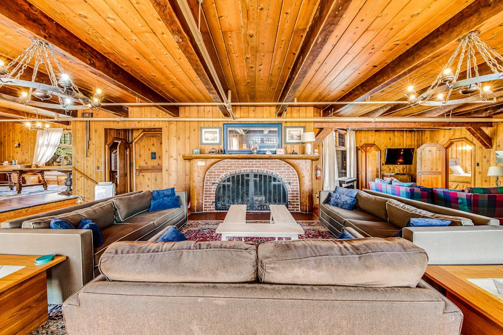 Dog-Friendly Home with Sea Views on Little Beach and Half-Mile to the Ocean