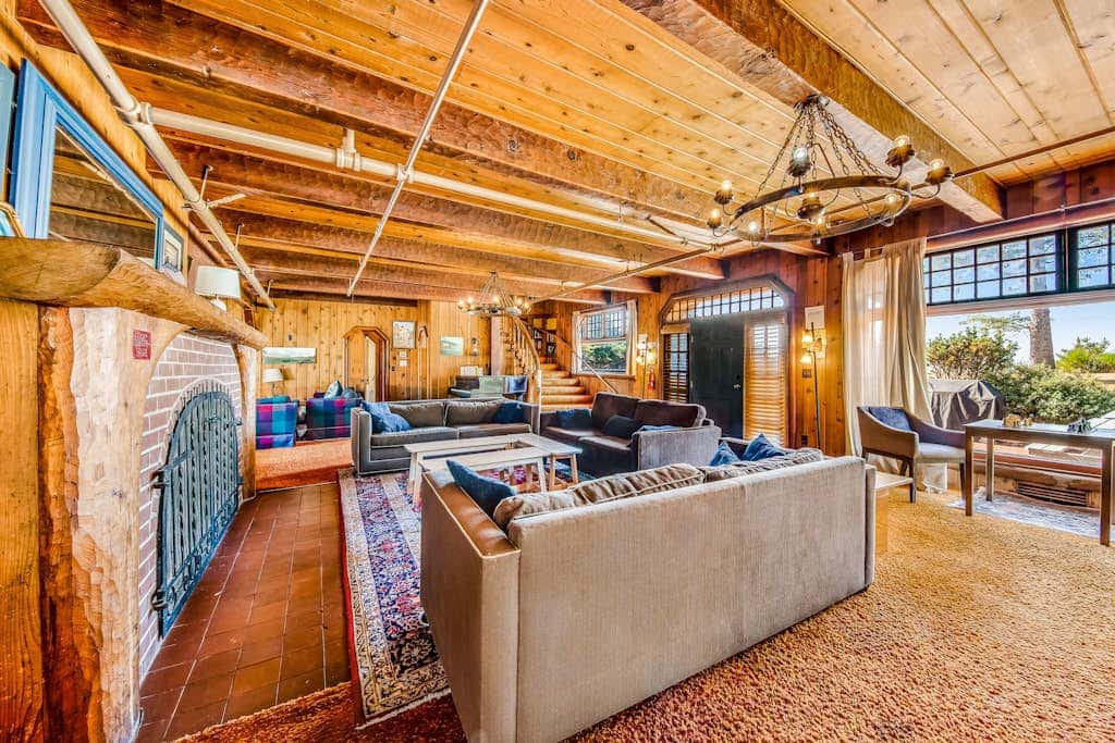 Dog-Friendly Home with Sea Views on Little Beach and Half-Mile to the Ocean