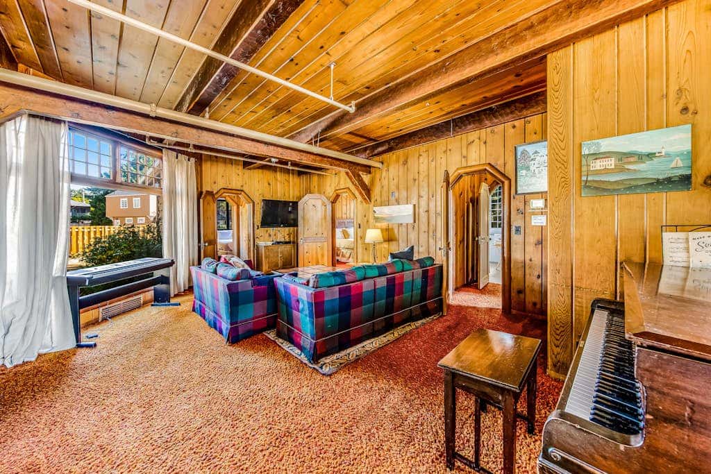 Dog-Friendly Home with Sea Views on Little Beach and Half-Mile to the Ocean