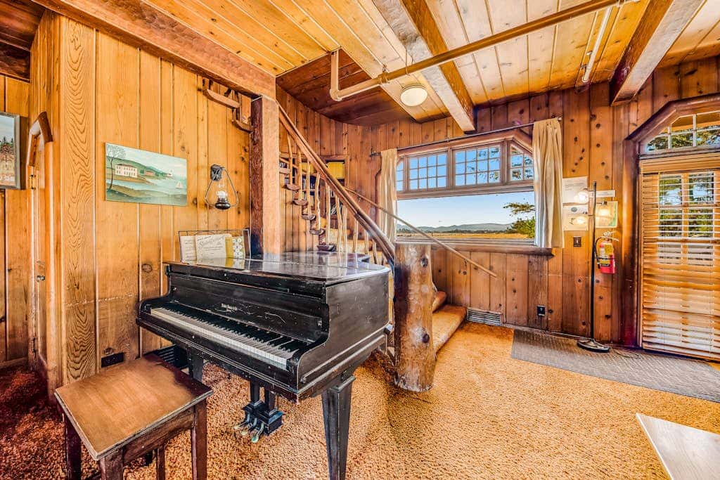 Dog-Friendly Home with Sea Views on Little Beach and Half-Mile to the Ocean