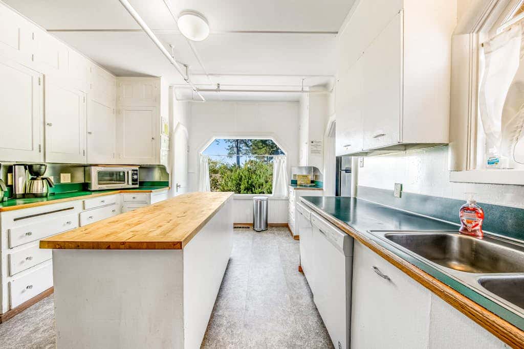 Dog-Friendly Home with Sea Views on Little Beach and Half-Mile to the Ocean