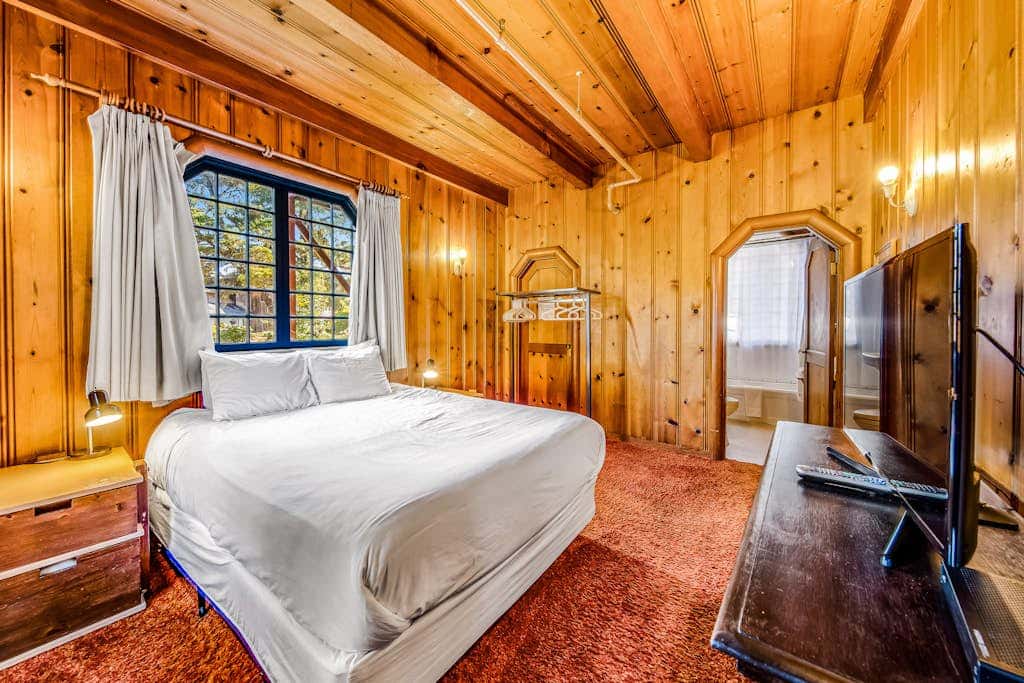 Dog-Friendly Home with Sea Views on Little Beach and Half-Mile to the Ocean