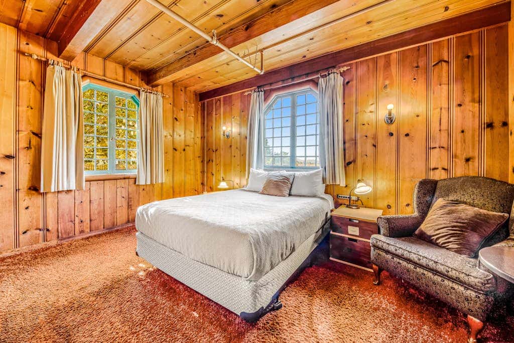 Dog-Friendly Home with Sea Views on Little Beach and Half-Mile to the Ocean