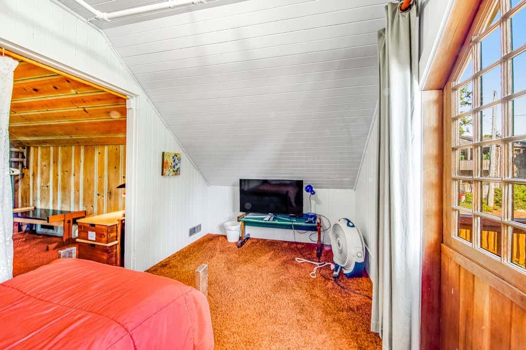 Dog-Friendly Home with Sea Views on Little Beach and Half-Mile to the Ocean