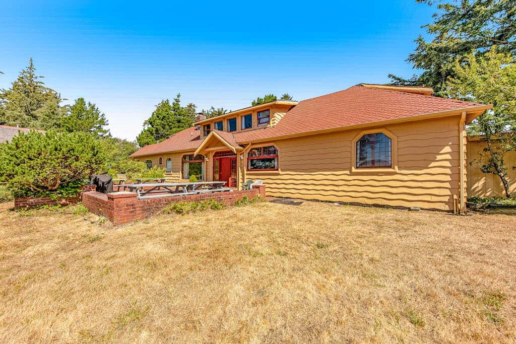 Dog-Friendly Home with Sea Views on Little Beach and Half-Mile to the Ocean