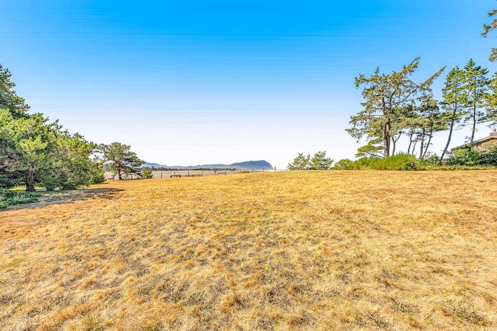 Dog-Friendly Home with Sea Views on Little Beach and Half-Mile to the Ocean