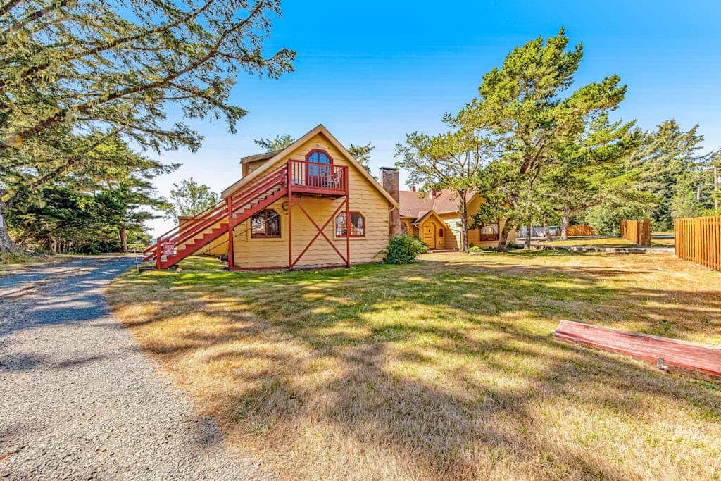 Dog-Friendly Home with Sea Views on Little Beach and Half-Mile to the Ocean