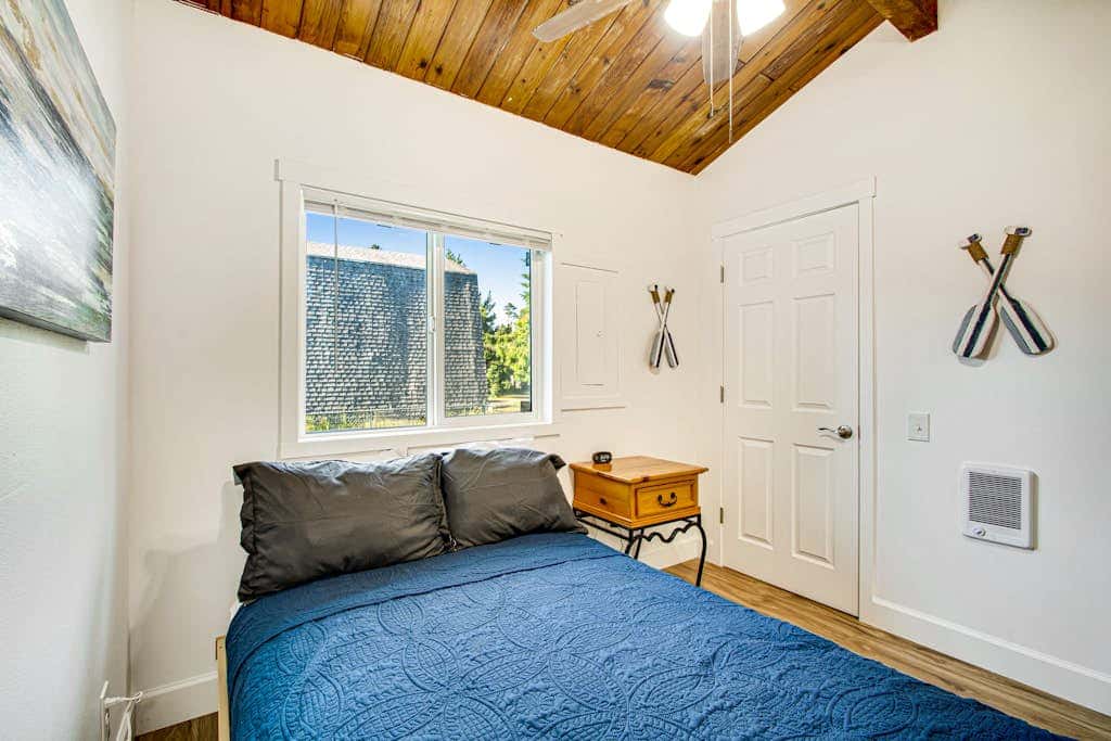 Single-level home with firepit & gas fireplace - walk to the beach, 3 dogs OK
