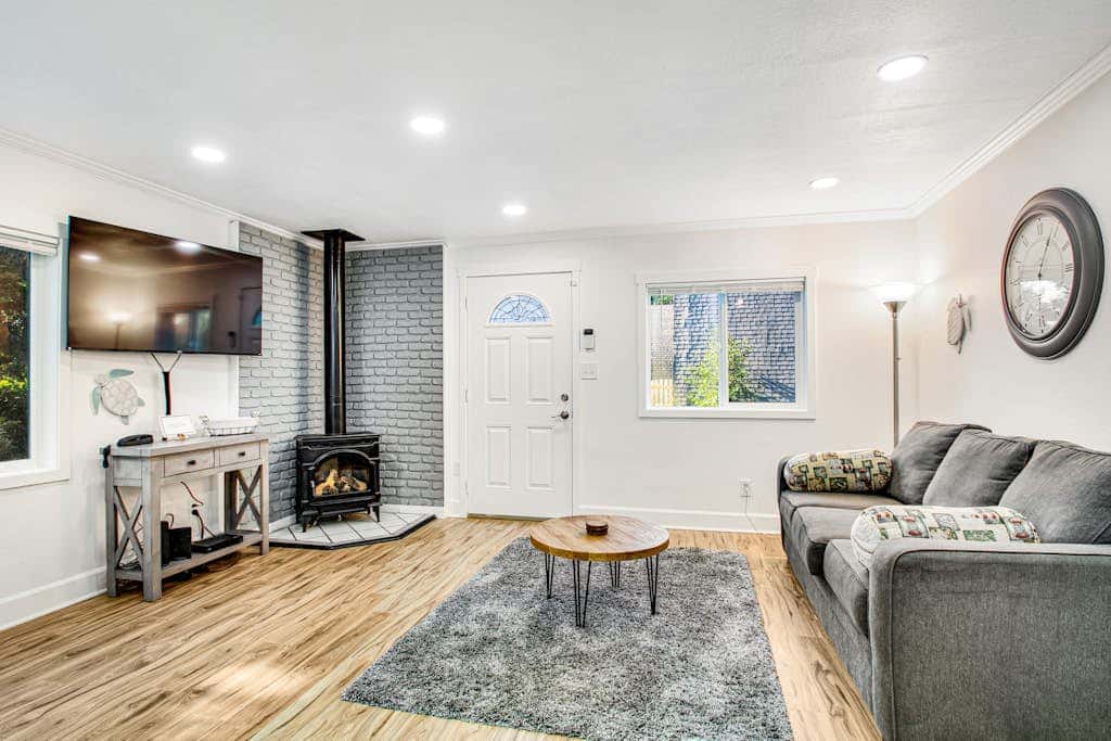 Single-level home with firepit & gas fireplace - walk to the beach, 3 dogs OK