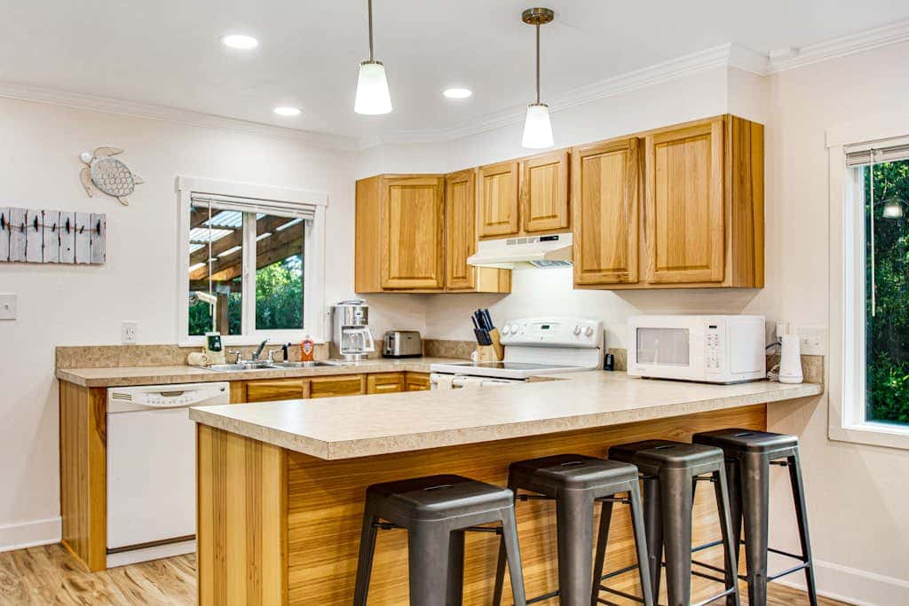 Single-level home with firepit & gas fireplace - walk to the beach, 3 dogs OK