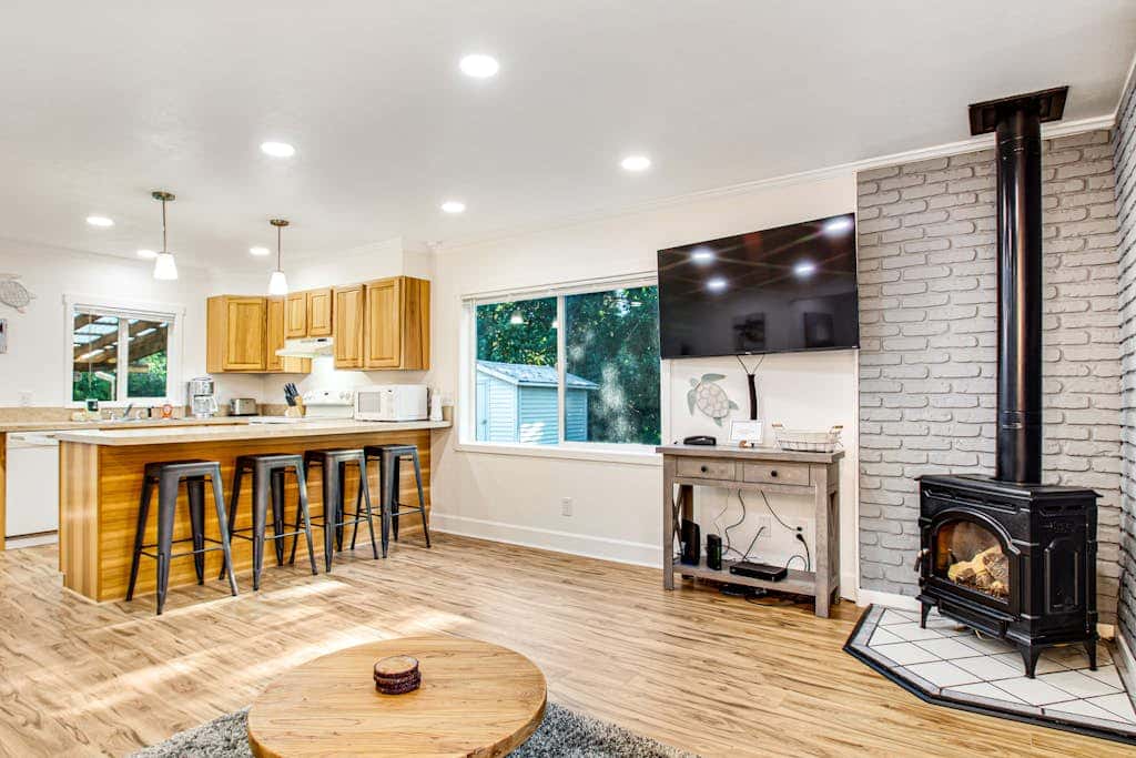 Single-level home with firepit & gas fireplace - walk to the beach, 3 dogs OK