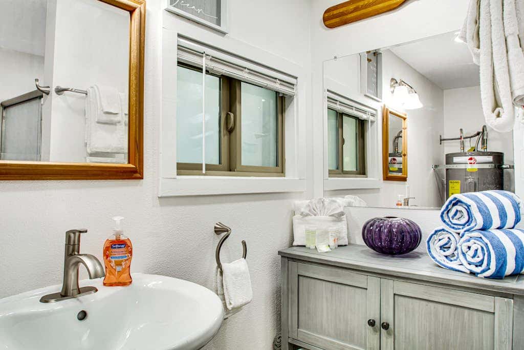 Single-level home with firepit & gas fireplace - walk to the beach, 3 dogs OK