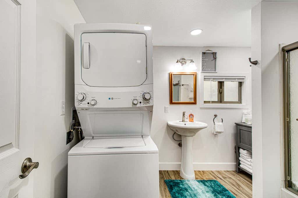 Single-level home with firepit & gas fireplace - walk to the beach, 3 dogs OK
