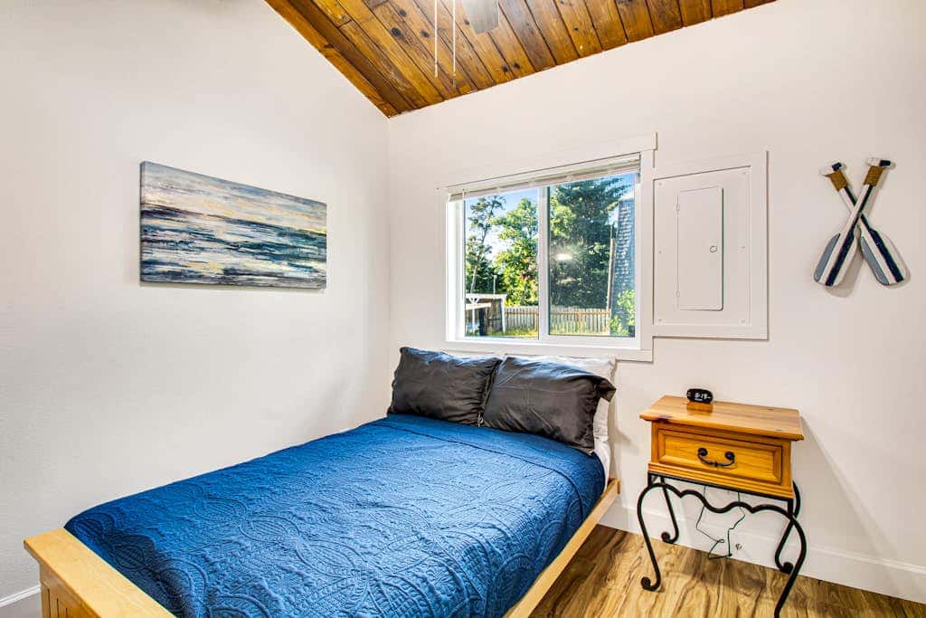 Single-level home with firepit & gas fireplace - walk to the beach, 3 dogs OK
