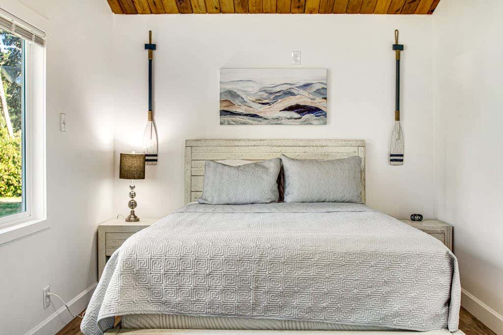 Single-level home with firepit & gas fireplace - walk to the beach, 3 dogs OK