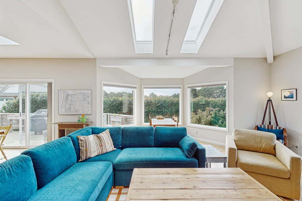 Charming home with WiFi, deck, & grill - 1 block to the beach