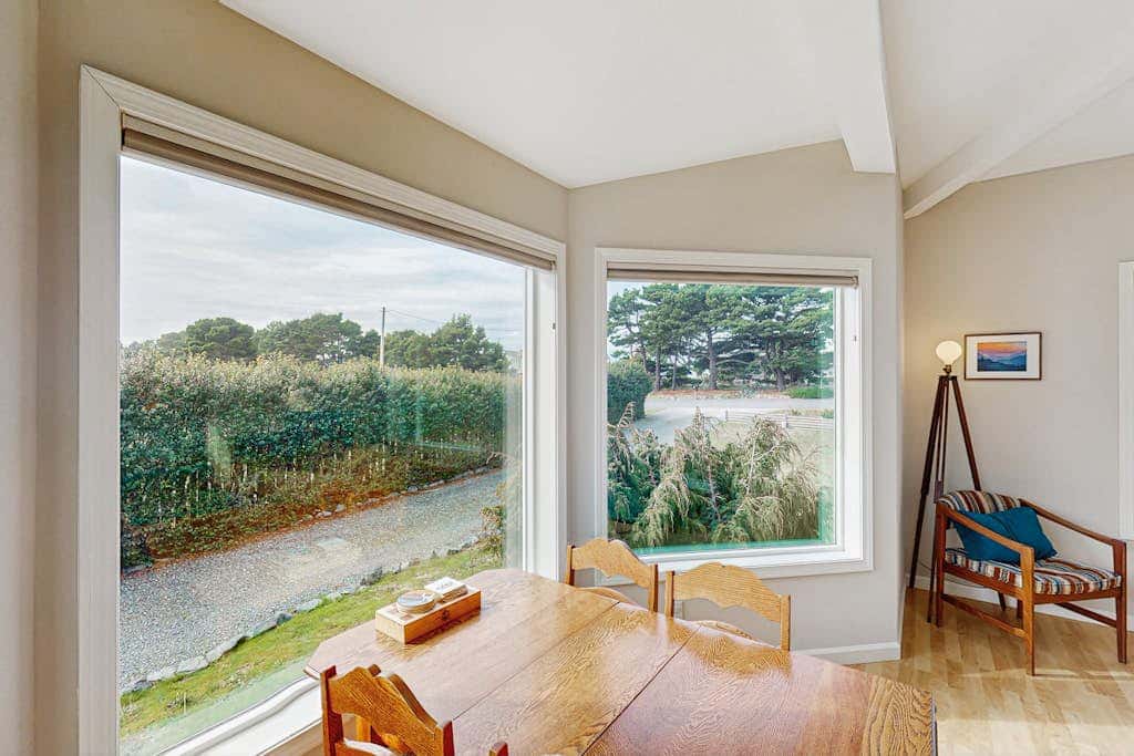 Charming home with WiFi, deck, & grill - 1 block to the beach