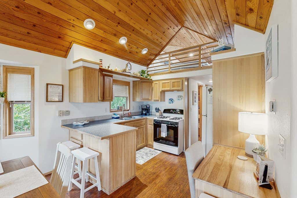 Coastal condo with stunning views, a cozy loft, private deck and hot tub
