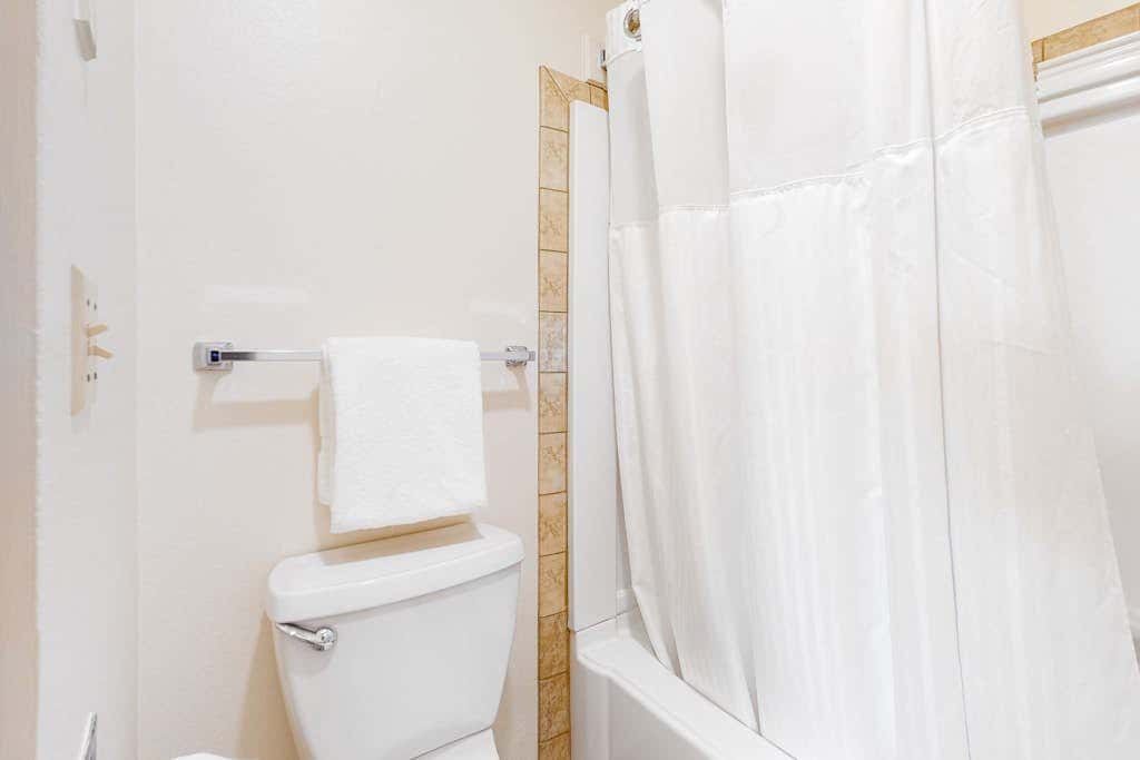 Mountain view condo with a fireplace, WiFi, partial AC, shared hot tub & pool