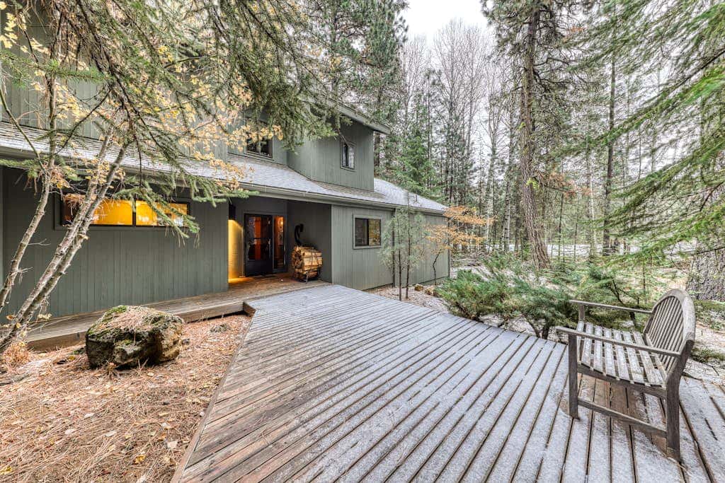 Inviting & comfortable Black Butte home with  hot tub, pool, tennis & basketball