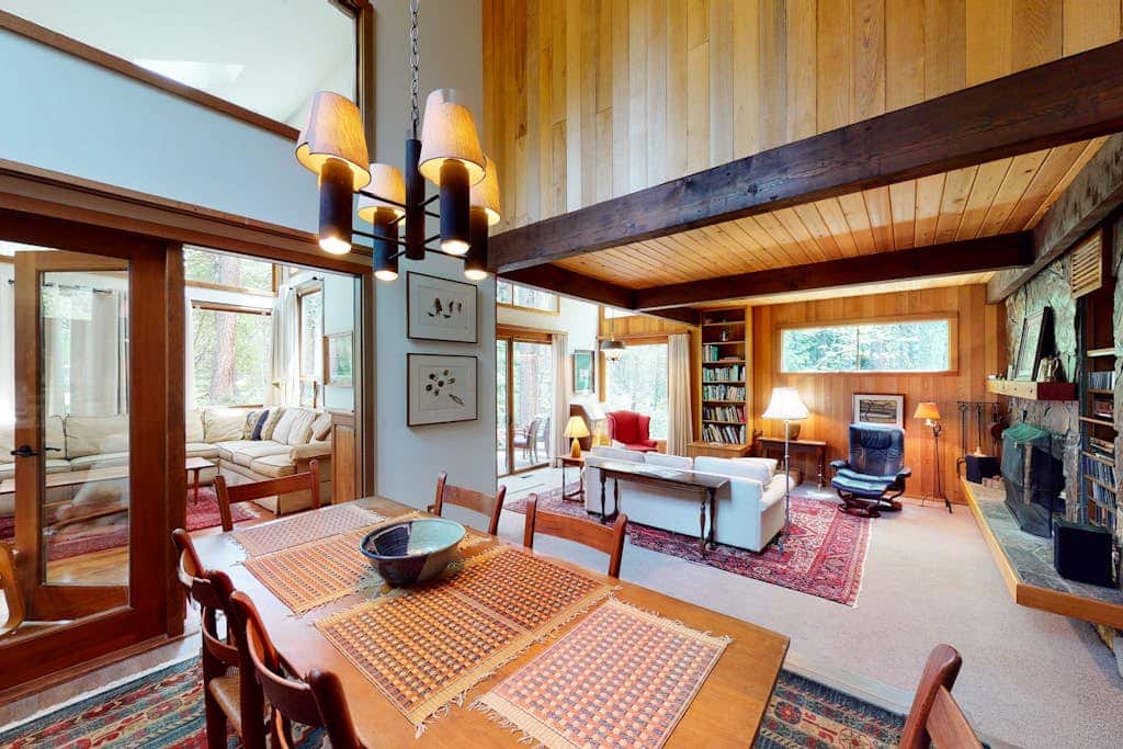 Inviting & comfortable Black Butte home with  hot tub, pool, tennis & basketball