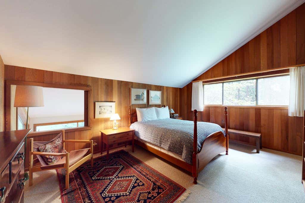 Inviting & comfortable Black Butte home with  hot tub, pool, tennis & basketball