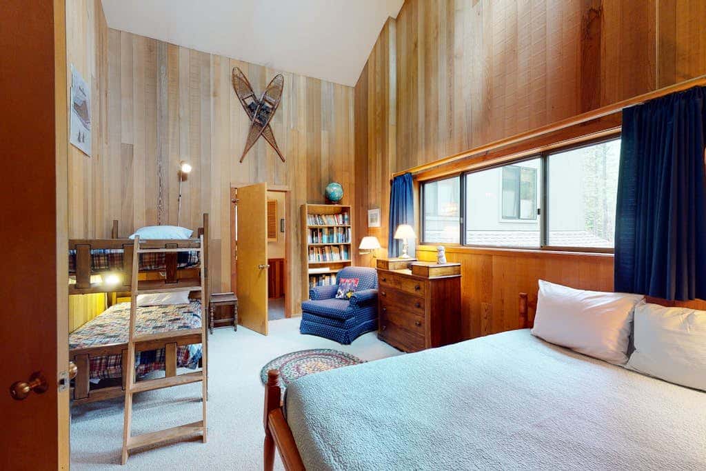 Inviting & comfortable Black Butte home with  hot tub, pool, tennis & basketball