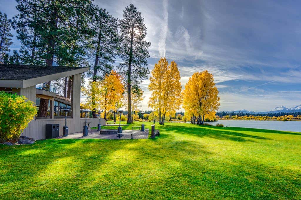 Inviting & comfortable Black Butte home with  hot tub, pool, tennis & basketball