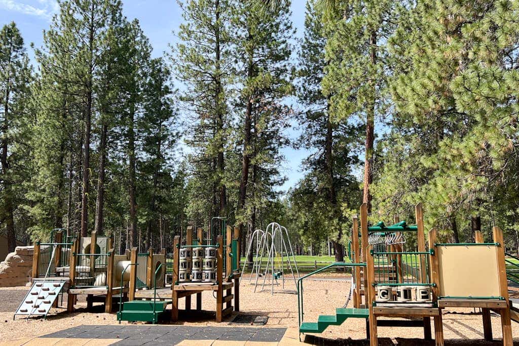 Inviting & comfortable Black Butte home with  hot tub, pool, tennis & basketball