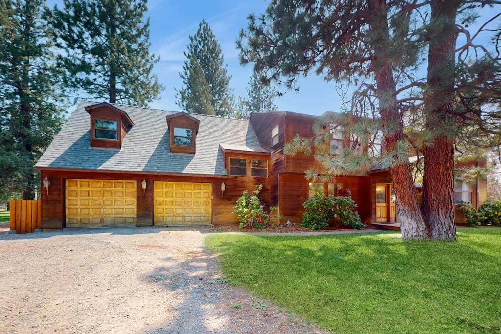 Grand Retreat on 5-Acre Lot with Private Hot Tub & Fireplaces, Mins to Slopes