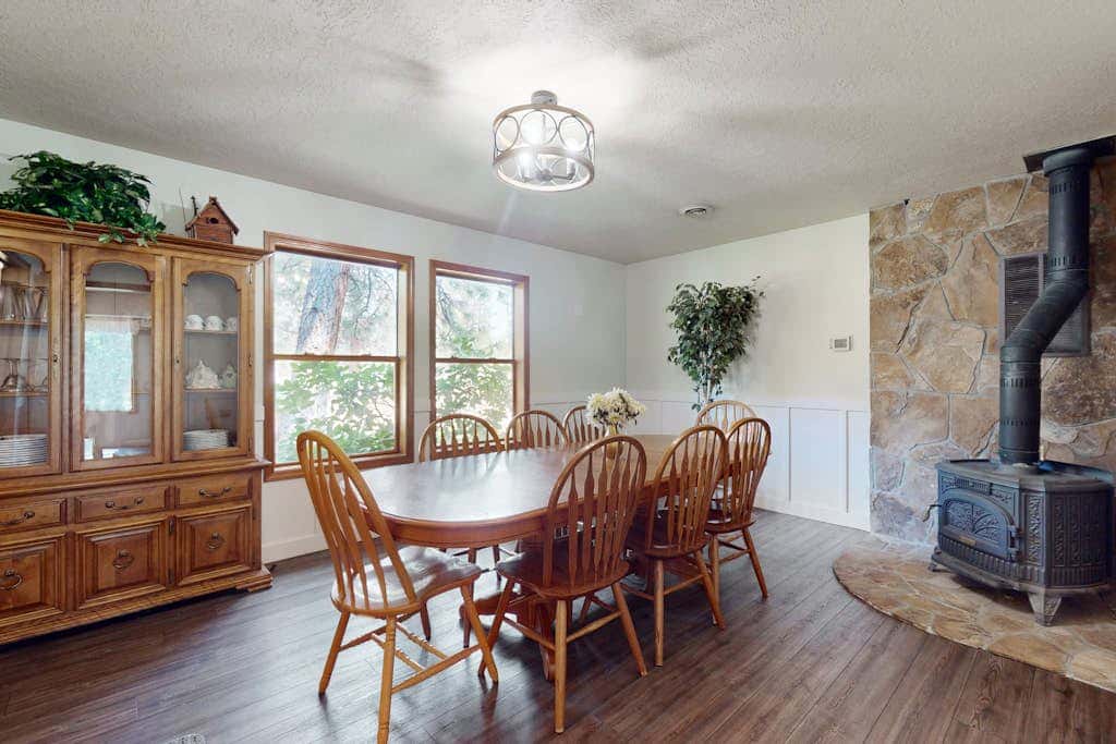 Grand Retreat on 5-Acre Lot with Private Hot Tub & Fireplaces, Mins to Slopes