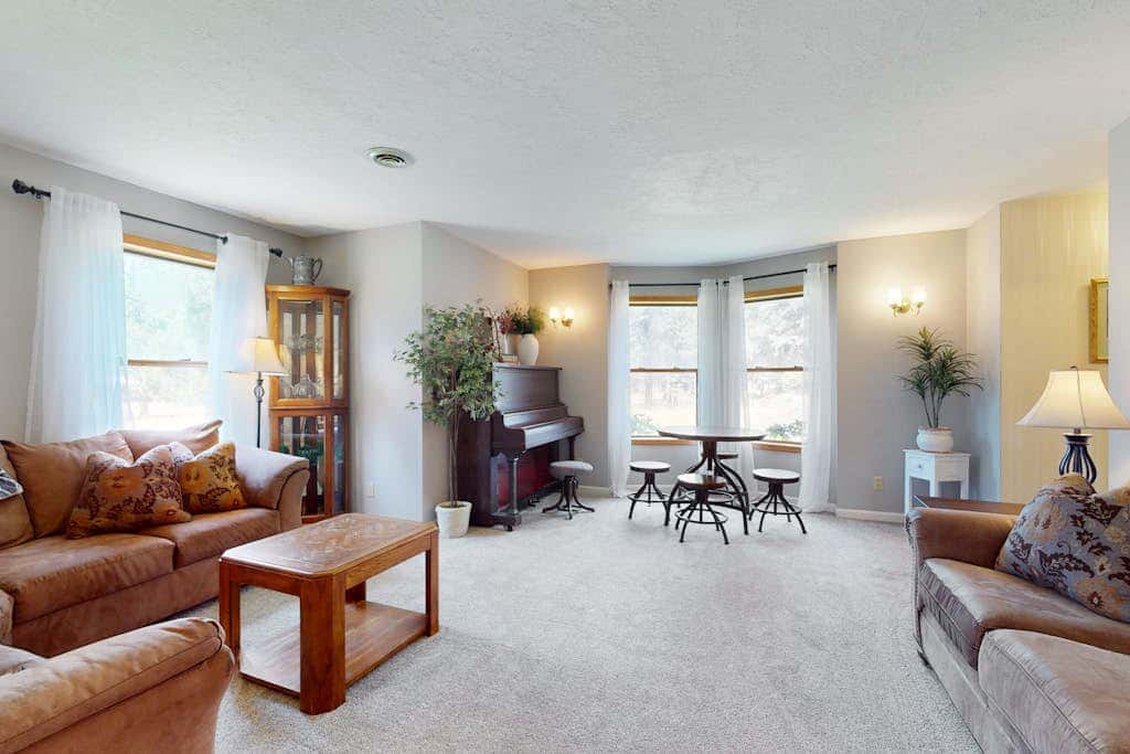 Grand Retreat on 5-Acre Lot with Private Hot Tub & Fireplaces, Mins to Slopes