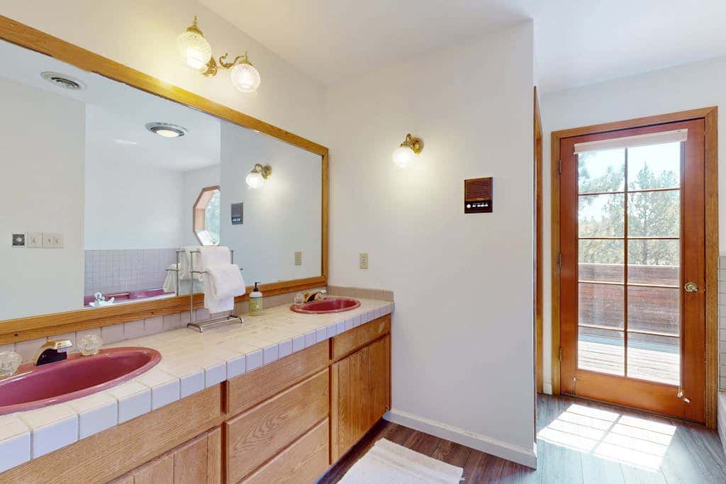 Grand Retreat on 5-Acre Lot with Private Hot Tub & Fireplaces, Mins to Slopes