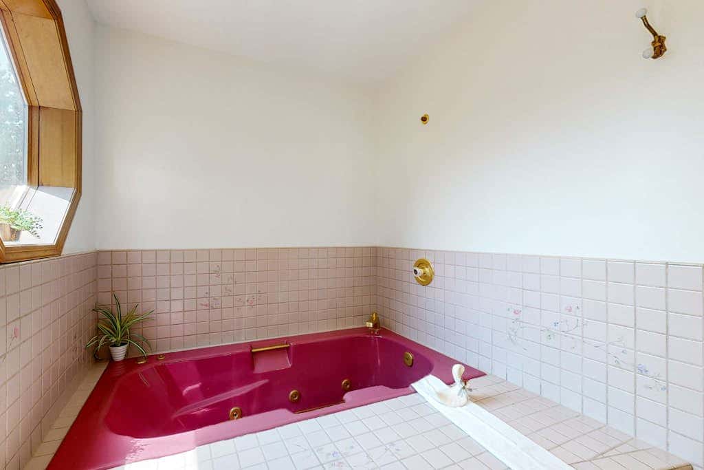 Grand Retreat on 5-Acre Lot with Private Hot Tub & Fireplaces, Mins to Slopes