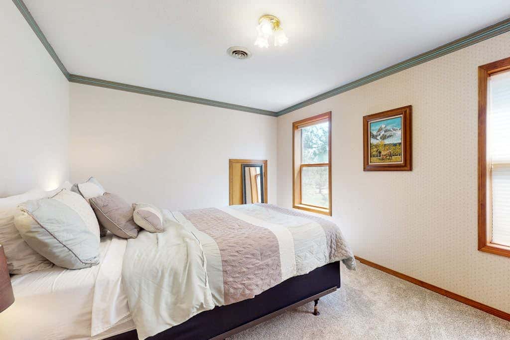 Grand Retreat on 5-Acre Lot with Private Hot Tub & Fireplaces, Mins to Slopes