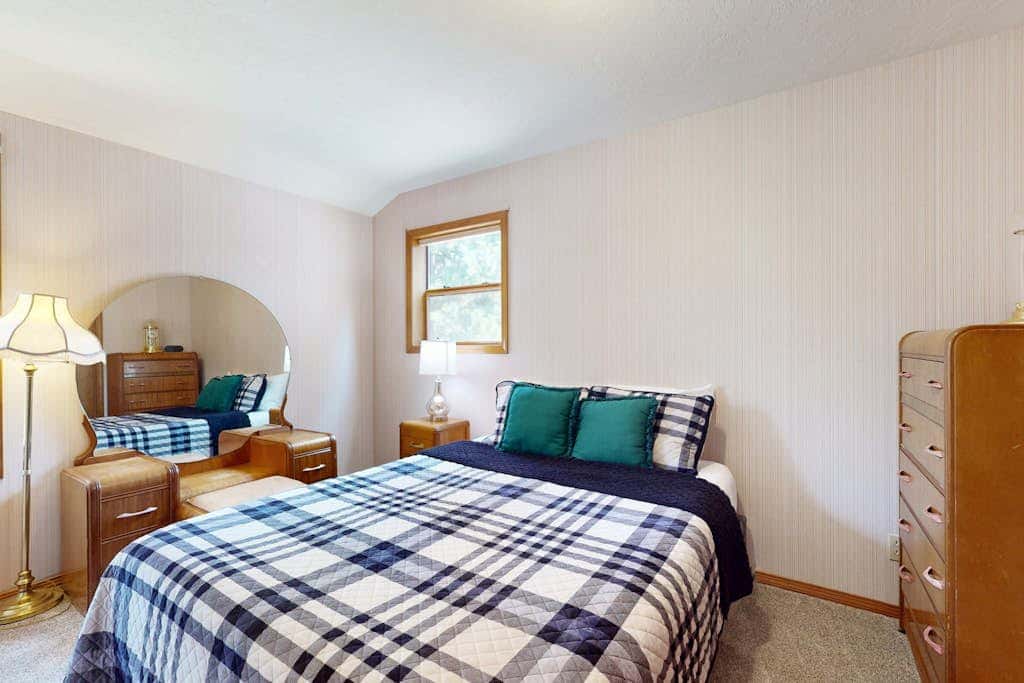 Grand Retreat on 5-Acre Lot with Private Hot Tub & Fireplaces, Mins to Slopes
