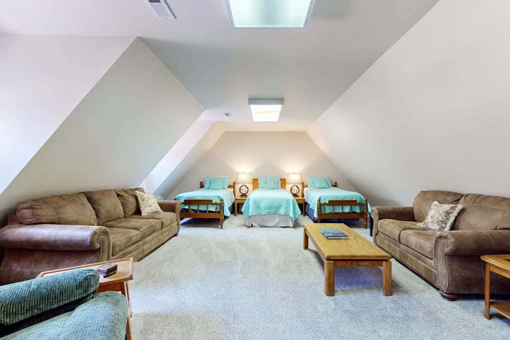 Grand Retreat on 5-Acre Lot with Private Hot Tub & Fireplaces, Mins to Slopes