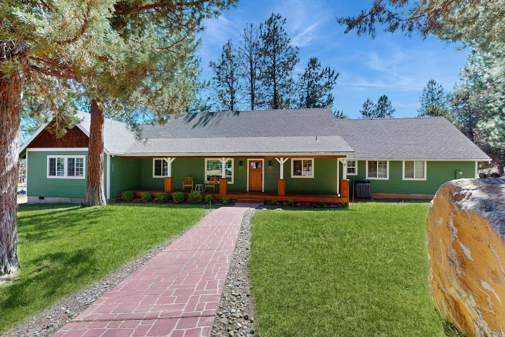 Charming & Family-Friendly Retreat with Wood Stove, washer&dryer & Fenced Yard